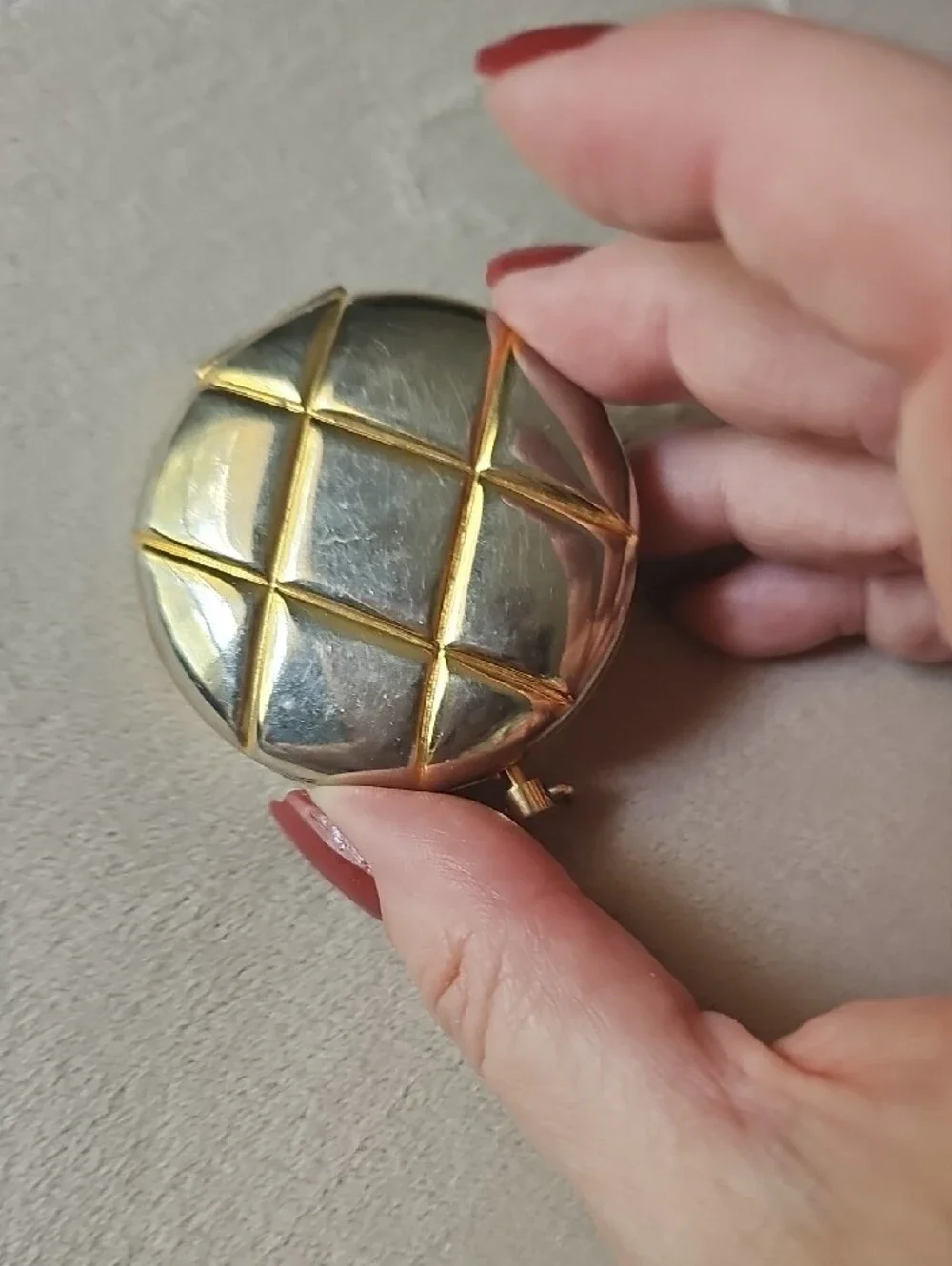 Estee LAUDER 2000s Quilted Round SMALL Compact  Powder Mirror  Accessories